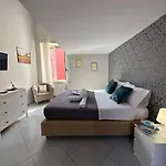 Scugnizzella Holiday House شقة *