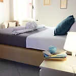 Scugnizzella Holiday House * نابولي